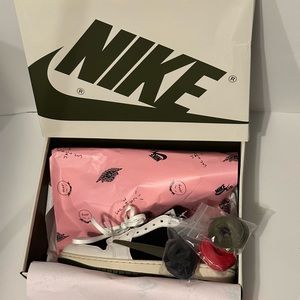 Travis Scott × Nike WMNS Air Jordan 1 Low OG "Medium Olive"